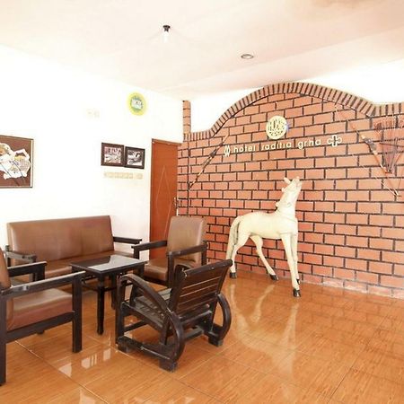 Готель Reddoorz Syariah At Jalan Menteri Supeno Джок'якарта Екстер'єр фото