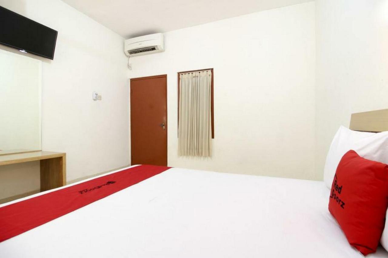 Готель Reddoorz Syariah At Jalan Menteri Supeno Джок'якарта Екстер'єр фото